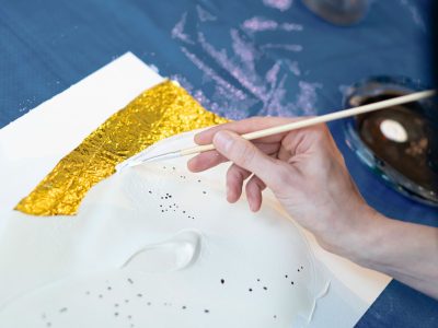 Goldfolie und Collage in der Kunsttherapie - Kunsttherapie Hauer