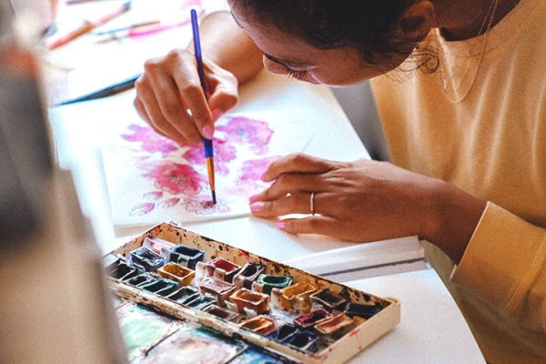 Malen mit Aquarellfarben - Kunsttherapie Hauer - Fotograf Dushawn Jovic (Unsplash)